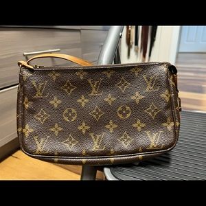Louis Vuitton Monogram Pouchette, Excellent Condition